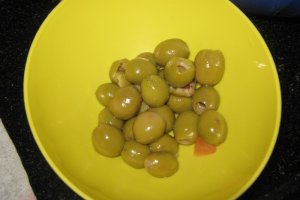 Chiftelute umplute cu masline verzi