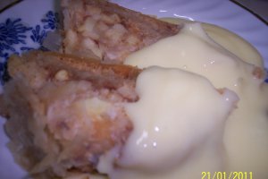Strudel cu sos de vanilie