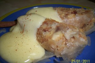 Strudel cu sos de vanilie