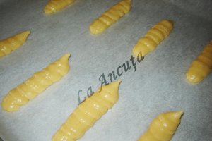Eclere cu crema de cafea
