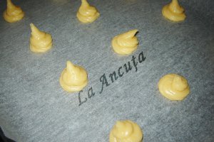 Ratuste cu crema de vanilie