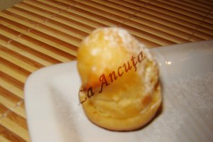 Ratuste cu crema de vanilie