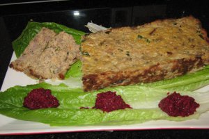 Drob de pui cu salata de hrean si sfecla rosie