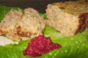 Drob de pui cu salata de hrean si sfecla rosie