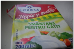 Reteta veche de ciulama de pui cu ciuperci si smantana, rapida si delicioasa