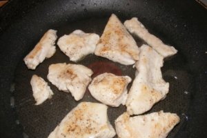 Piept de pui cu sos de ciuperci