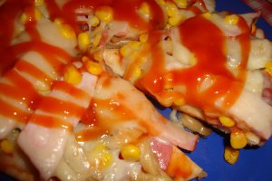 Pizza cu porumb si sunculita taraneasca