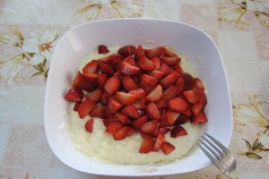 Tarta cu branza dulce si capsuni