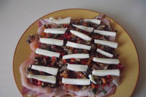 Rulouri din piept de pui cu bacon