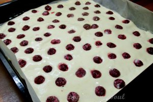 Pandispan cu visine congelate, reteta delicioasa si usor de preparat