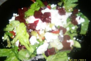 Salata cu branza de capra si sfecla