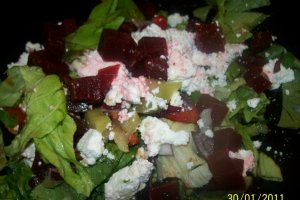 Salata cu branza de capra si sfecla