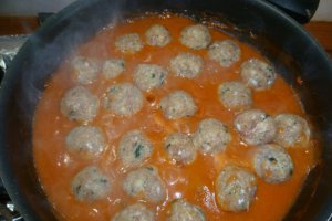 Polpetine in sos de rosii aromat