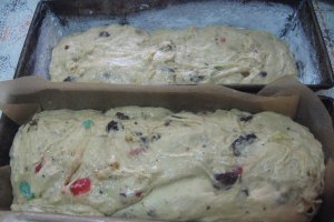Mini-panettone (facut la masina de paine)