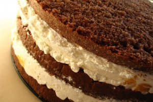 Tort cu piersici
