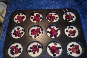 Muffins sau briose cu fructe de padure asortate