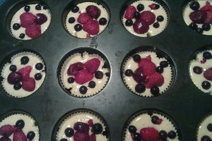 Muffins sau briose cu fructe de padure asortate