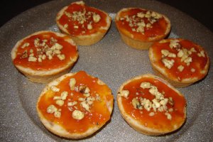 Briose cu nectarine, gem si nuci