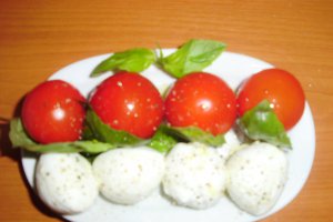 Salata de rosii cherry si mozzarela