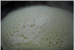 Clatite pufoase reteta cu branza in sos de vanilie