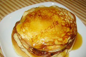 Pancakes cu iaurt si caramel