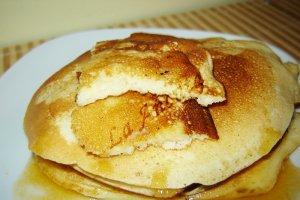 Pancakes cu iaurt si caramel