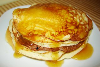 Pancakes cu iaurt si caramel