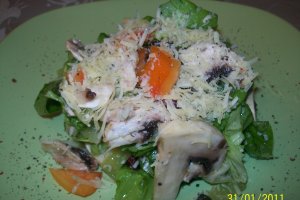 Salata de legume, ciuperci si cascaval