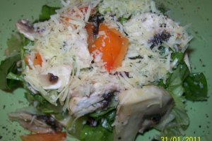 Salata de legume, ciuperci si cascaval