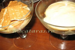 Desert cu crema de lamaie si biscuiti
