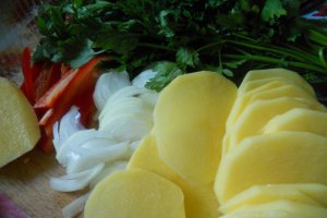Tortilla de patatas cu ardei si branza