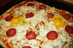 Pizza cu ciuperci si ou