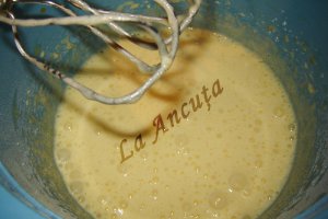 Clatite cu crema de vanilie