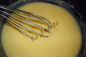 Clatite cu crema de vanilie