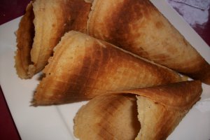 Cornete cu inghetata de cirese