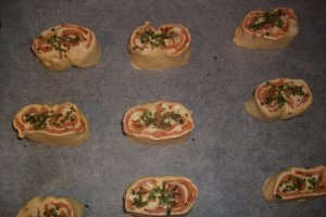 Rulouri cu somon si Babybel(cascaval)