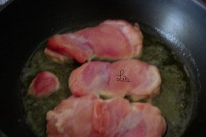 Pulpe de pui cu ciuperci si legume colorate