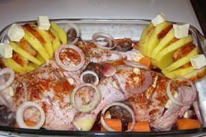 Pulpe de pui la cuptor în vin roşu