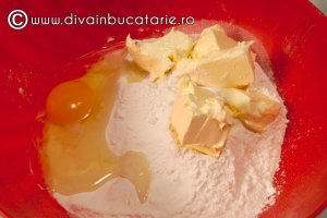 Cheesecake cu mere, merisoare si curmale