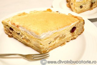 Cheesecake cu mere, merisoare si curmale
