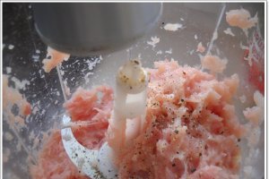 Perisoare de pui in sos bechamel