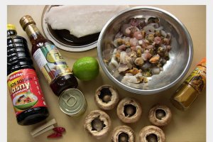 Supa aromata cu fructe de mare si ciuperci