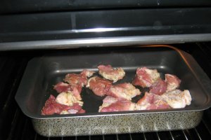 Carne de porc la cuptor cu sos de ciuperci