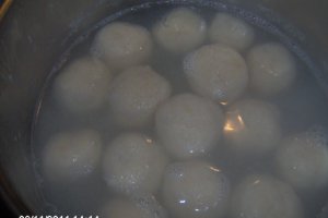 Reteta de preparare a papanasilor fierti cu sos caramel a la gaby_d :)