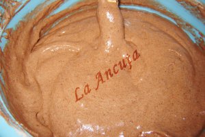 Tort cu mousse de ciocolata alba