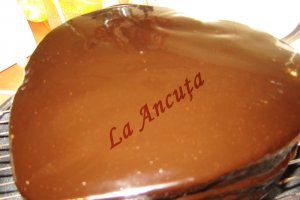 Tort cu mousse de ciocolata alba