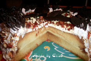 Tort cu crema de zahar ars si migdale caramelizate
