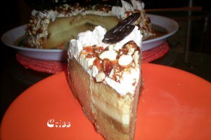 Tort cu crema de zahar ars si migdale caramelizate