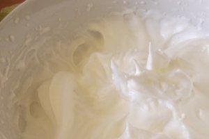 Tort cu caramel si ciocolata
