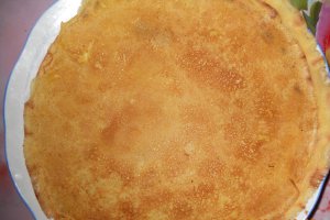 Clatite cu dulceata de mere